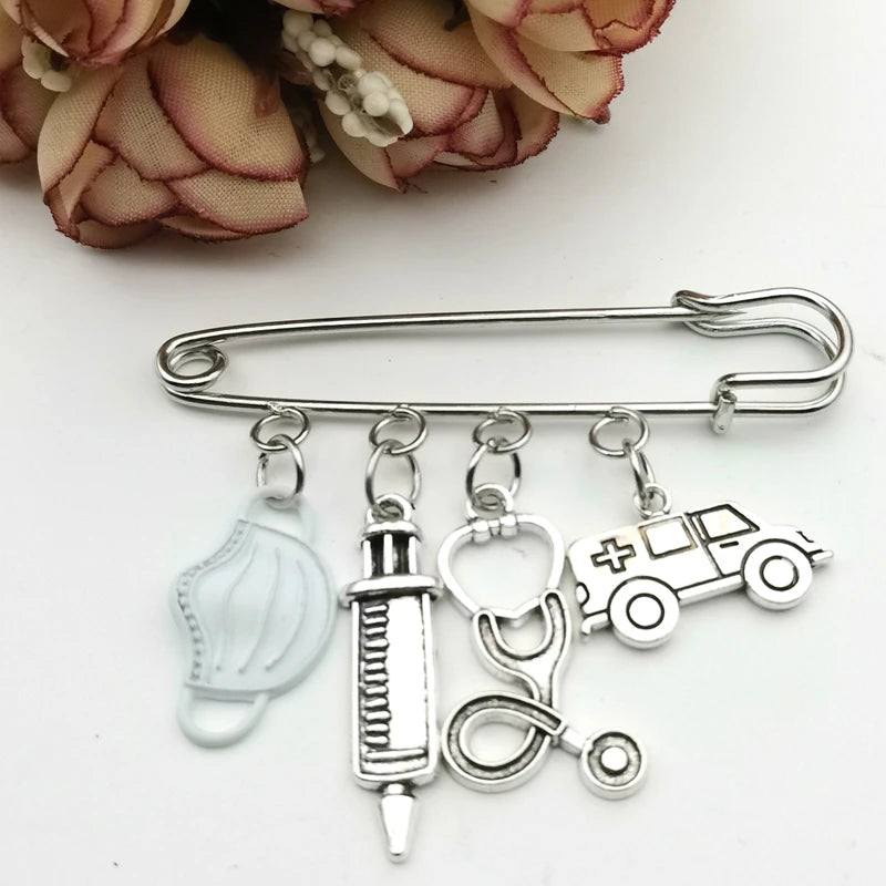 Fashion Dripping Brooch Doctor Medical Tool Stethoscope Syringe Face Mask Ambulance Heart Nurse Medical Gift Brooch Souvenir