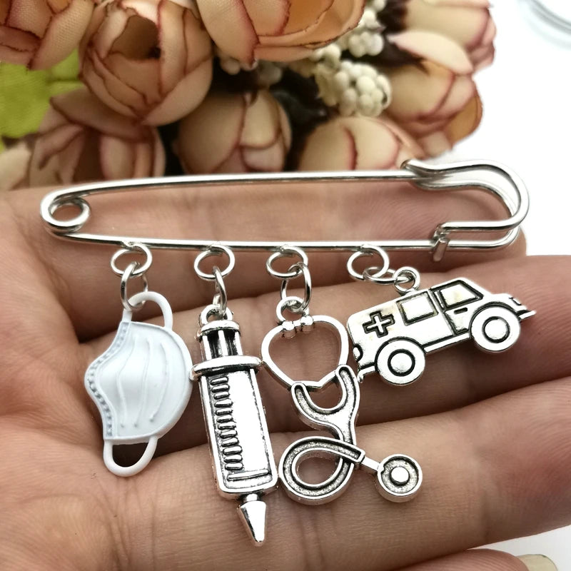 Fashion Dripping Brooch Doctor Medical Tool Stethoscope Syringe Face Mask Ambulance Heart Nurse Medical Gift Brooch Souvenir